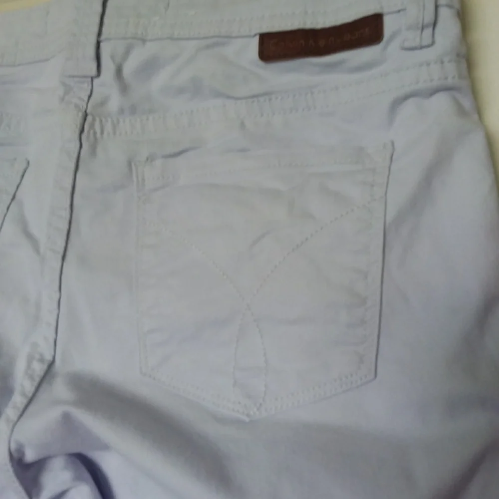 CALVIN KLEIN JEANS skinny crop in size 4. - Picture 4 of 5